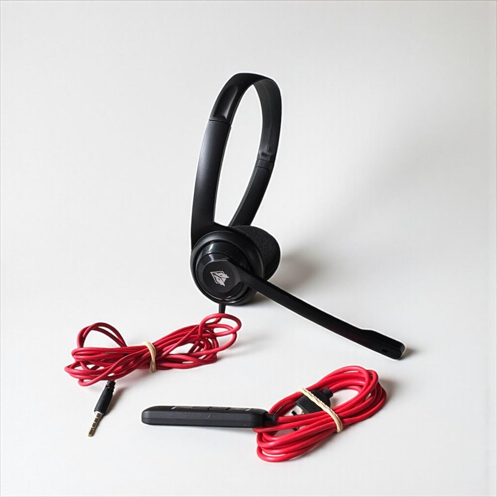 Pre Owned Computer Headset with Clear Microphone - Picture 5 of 10